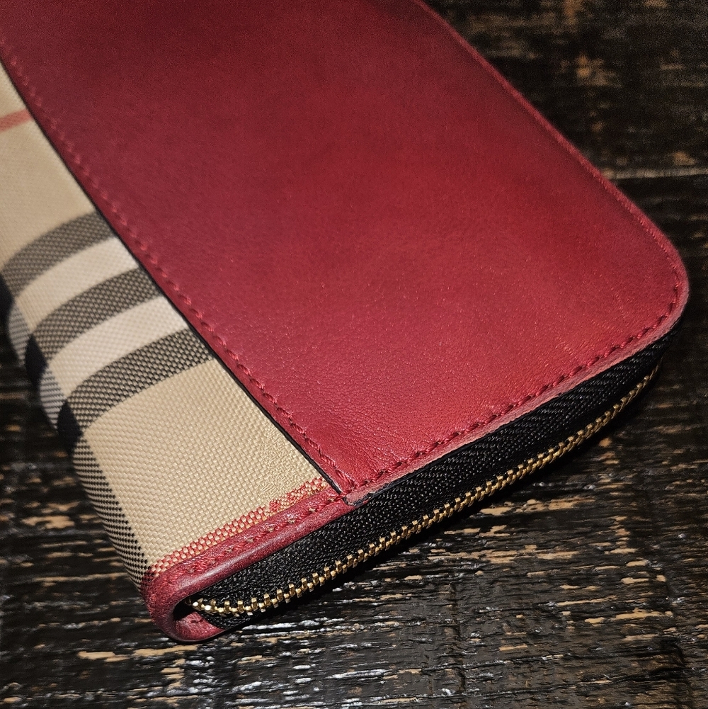 Burberry Red Leather and Beige Vintage Check Zip Wallet - Picture 6 of 9